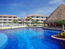 moon-palace-pool_bar.jpg
