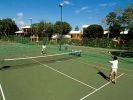 riu-lupita-tennis.jpg